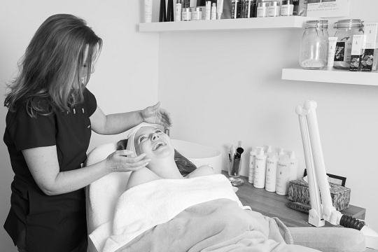 Welkom-schoonheidssalon-JoLi-zwart-wit-1555671082.jpg